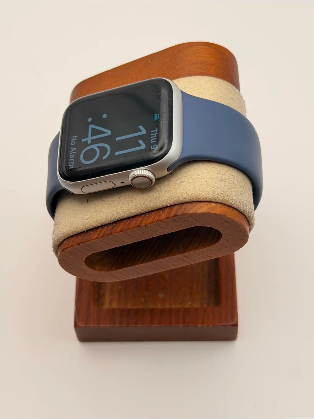 Apple Watch Series 5, Tested, 40mm, Cellular, Silver/ Light Blue, Charger Includ